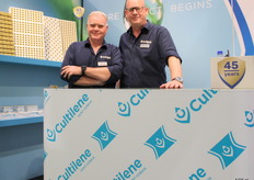 Alessandro Montanarella y Mario Smid, de Gobain Cultilene, proveedor de sustrato de lana mineral.