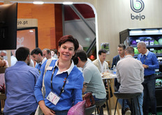 Danielle Bruin, de Bejo, posa con la lombarda Red Power