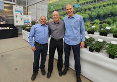 Haim Rosenblum, Eyal Kleinberger y Eyal Inbar en los viveros Suncrest de Watsonville.