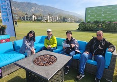 ¡Una calurosa bienvenida del equipo de Suntory! Presentaron sus variedades en el Santa Barbara Polo Club de Carpintería. En este lugar también estuvieron presentes Green Trade Horticulture, PlantHaven, Pacific Plug & Liner, Plant Development Services (Southern Living Plant Collection y Sunset Plant Collection), Vitroflora y Vivero North America.