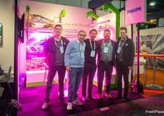 Colin Brice y Jake Houweling, de Philips, reciben la visita de Universal Fabricating: Abe Wiebe, Ton Versteeg y Ryan Bento, Meteor