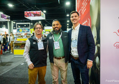 Juan Labastida, Hermann Castro y Adrián García con Enza Zaden visitaron a numerosos productores , comerciantes y retailers
