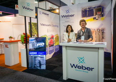 Sylvia van Uden y Jim van Dijk, de Weber Cooling, se reúnen con numerosos clientes de productos frescos y flores