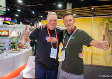 Jeff Madu, de Windset Farms, y Dirk de Jong, de Village Farms.