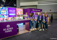 El equipo 80 Acres Farms llevó a la feria una barra de ensaladas para presentar la calidad de sus lechugas cultivadas en interior.