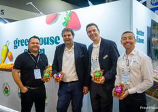 Frank Neufeld, de Nature Fresh Farms, recibió la visita de Cees Kortekaas, Rafael Ruiz y John David, de Axia Vegetable Seeds.