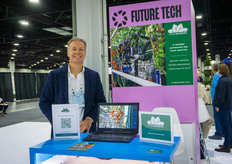 Nick Boelen, de Four Growers, estuvo presente con su robot recolector de tomates snack