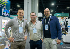 Nanne Bentvelzen y Edward Verbakel, de VB, compartieron recientemente más información sobre la expansión de Little Leaf Farms: https://www.hortidaily.com/article/9670125/us-greenhouse-construction-phase-4d-started/ 