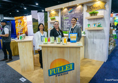 El equipo de Fullei Fresh. La granja hidropónica urbana está especializada en el cultivo de brotes