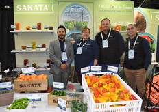 Salvador Hurtado, Tracy Lee Zogby, Anthony Cannon y James Galante, de Sakata Seed America. La empresa acaba de lanzar un brócoli de tallo morado y cabeza morada.
