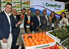 El equipo GreenFruit está encantado de empezar a ofrecer pimientos de colores de Colombia en unos meses.