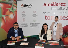 Zaineb Allam, Mehdi Benzakou y Ghizlane Krif, de All Tech, empresa estadounidense proveedora de bioestimulantes.