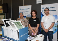 Mohamed Boulelal, Carla López y Abdelkhalek Karlach, de Criado & López. La empresa cuenta con 15 años de experiencia en Marruecos como proveedora de redes, persianas, macetas y otros accesorios.