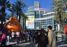El Grand Plaza y el centro de convenciones de Anaheim.