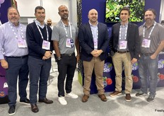 Bruce Turner, Jorge Andrés Varela, Jyoti Bhogal, Braeden Sinn, Darren Sinn y Jaysen Weidner, de Berry Fresh.
