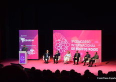 En la Inauguración participaron el secretario general de Agricultura, Ganadería y Alimentación de la Consejería de Agricultura, Pesca, Agua y Desarrollo Rural de la Junta de Andalucía, Manuel Gómez Galera; David Toscano, presidente de la Diputación de Huelva; la alcaldesa de Huelva, Pilar Miranda; Paco Gómez, presidente de Freshuelva; el secretario general de Recursos Agrarios y Seguridad Alimentaria del Ministerio de Agricultura, Pesca y Alimentación, Fernando Miranda; y el presidente de la Fundación Caja Rural del Sur