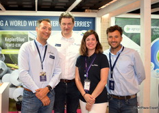 Olivier Coste, Michel Kaczmarec, Nereida García y Félix Blázquez, de Fall Creek Nursery, que puso el acento en sus variedades de arándanos KeplerBlue y OlimpusBlue