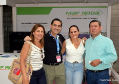 Bernardina, de Bernardina Aduanas y Transportes, junto a Rafa Larrea, de MAF Rod, y Gisselle Solana y Rodrigo García, de la costarricense Exportaciones Norteña