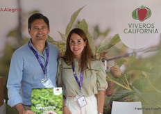 Aberto Jurado y María Blanco, de Viveros California, que presentó su nueva variedad de frambuesa VICA Alegría