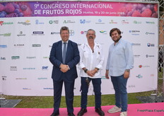 Manuel e Isidoro Alfaro, con Sergio Maestre, de Caja Rural del Sur