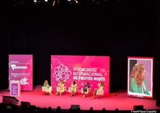 Victoria Martín, comercial y agricultora de Plus Berries; Magdalena Torres, responsable del Centro Agroexperimental Tecnova Huelva; Isabel Gutiérrez, CEO de Huelva Berry Esence; y Tamara Garrido, responsable Técnico de los Suministradores, S&A Produce Ltd, participaron en la mesa redonda “La Mujer en el sector agro”, moderado por Patricia Millán, diputada provincial de Agricultura