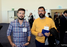 Hugo Bettencourt Pedrosa Mendes Botelho, de Bfruit – Comercio Internacional de Fruta S.A. (Portugal), junto a Dinarte Manuel Medeiros Pereira, de Frutalgoz Soc Agrícola Algoz Lda. (Portugal)