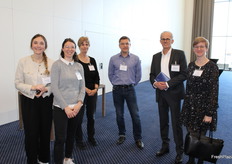 Fabienne Kossack y Alexandra Platen, de Landgard Obst & Gemüse GmbH & Co. KG (Alemania), Carola Ernicke y Helmut Dreschhoff, de Erzeugerorganisation Spargel & Beerenfrüchte GmbH (Alemania) y Lisa Kloke, de Bundesvereinigung der Erxeugerorganisationen Obst und Gemüse e.V. - BVEO (Alemania), acompañan a Wolfgang Braunstein, de gfa – consulting gmbh (Austria)