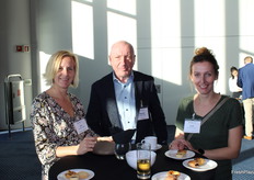 Evi Quirijnen, de Coöperatie Hoogstraten cv (Bélgica), Maarten de Moor, de LAVA cvba (Bélgica) y Britt Severrijns, de Coöperatie Hoogstraten (Bélgica)