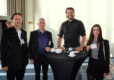 Peter Keczkó, de Penta Familia Szövetkezet (Hungría), Csaba juhos, de Fruitmarketing GmbH / Fresh Fruit TESZ (Hungría), Mate Tömösvary, de Fruitmarketing GmbH / Balaton-Ker-Tesz (Hungría) y Anna Pál, de Penta Familia Szövetkezet (Hungría)
