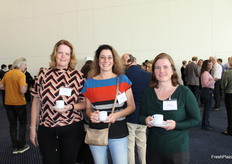 Lizette Steeghs y Silvia Janssen-Voorbij, de Coöperatie Harvest House U.A. (Países Bajos), junto a Cindy Van Rijswick, de RaboResearch Food & Agribusiness (Países Bajos)