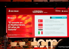 Ana Cabrera, Técnica de Mercados de Grupo Cajamar, repasó los 50 años de evolución del cultivo de tomate en el arco mediterráneo poniendo cifras a la producción y exportación de países como Turquía, Marruecos, Egipto, Italia y España que, compartiendo un mismo mar, pertenecen a 3 continentes diferentes
