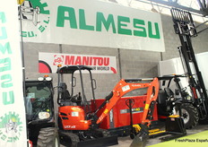 Stand de Almesu, especializada en la venta y alquiler de maquinaria de obra y agricultura
