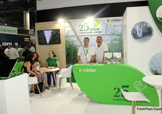Francisco Alonso y Juan Carlo Jiménez, en el stand de Ridder
