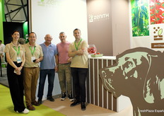 Stand de Semillas Zenith, con Braco a la cabeza