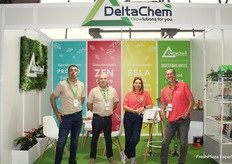 En el stand de DeltaChem, Gregorio, Pepe, Lola y Angelo