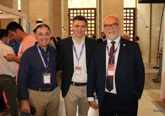 Ricardo Sanmartín, Ramón Baena y Joaquín Leandro, de Capital Energy, acudieron al 10.º Congreso de Frutos Rojos como visitantes