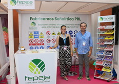 Coronada Bermúdez-Coronel y Luis Sánchez de la Rosa, de la empresa especializada en cartelería PRL para ámbitos agroalimentarios, Fepeja
