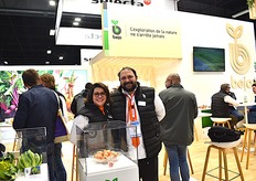 Lucie Cauneau y Franck Alegri en el stand de Bejo