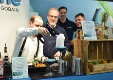 Cultilene - Saint Gobain, empresa especializada en sustratos para el cultivo de hortalizas sin suelo, celebra su 45 aniversario. Para celebrarlo, los visitantes pudieron degustar deliciosos cócteles, llenos de color y humo.