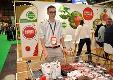 Arnaud Gaudin en el stand de Fruits Rouges & Co, que presentó toda su gama de frutos rojos y productos transformados.