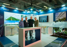 Mario Bozinis, Dimitri Daios, Luis Duque y Ioannis Tsakiris, de Daios Plastics, por supuesto con sus fundas