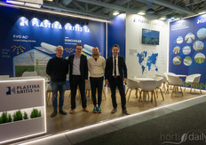 Lamberto Lealli, Andrea Etoille Michelin - los agentes de Plastika Kritis en el norte de Italia - junto con Dimitris Douklas y Stelios Apostolakis.