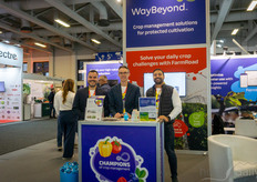 David Procter, Alberto Arroyo y Souheil Rahoui, de Waybeyond. En la feria, la empresa anunció nuevas previsiones de riego