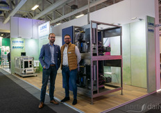 Torben Michaelis, de Lubing, y Benjamin Ukley, de Barku. Lubing con sus sistemas de nebulización.