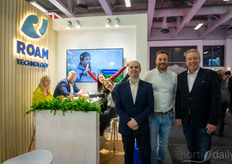 En Roam, sólo Jef Van Gorp, Fillipos Potsios y Thiark Sietzema posaron, mientras que sus colegas estaban demasiado ocupados para una instantánea.