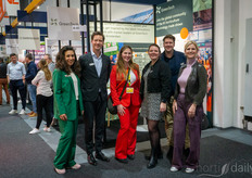Equipo GreenTech: Kim Schotborgh, Job Knook, Desiree van Arkel-Vos, Joran Tienpont y Mariska Dreschler, con la visita de Isabelle van Doorn, de Greenhub.