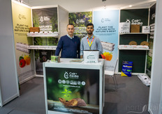 Ugur Kiymylioglu y Abhishek Pravin, de CoirMedia. En la feria también destacaron una vez más su sustrato con plástico biodegradable.