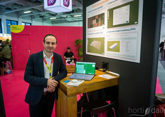 Vahan Hovsepyan, de Greenhouse Formula, presenta un nuevo programa informático en la feria.
