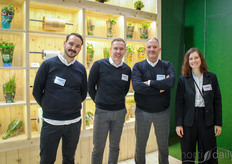 Leon van der Laan, Mike Leistikow, Robert van der Laan y Lisa Vetter de Mediane Flexible Packaging Solutions. Quieren añadir 2 máquinas nuevas este año para fabricar fundas cónicas de más de 5 millones de piezas al año.