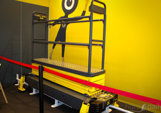 La Qii-lift HS 652 es la carretilla de servicio y mantenimiento certificada en salud y seguridad.